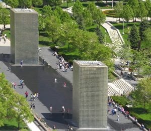 20080517_Crown_Fountain_towers_from_overhead_6.5_degree_rotation_300x_shear_cropped