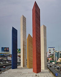200px-Torres_de_Satélite_-_2